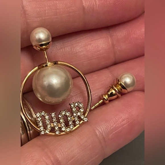 C💕D💕 Pearl Earrings - Picture 7 of 16